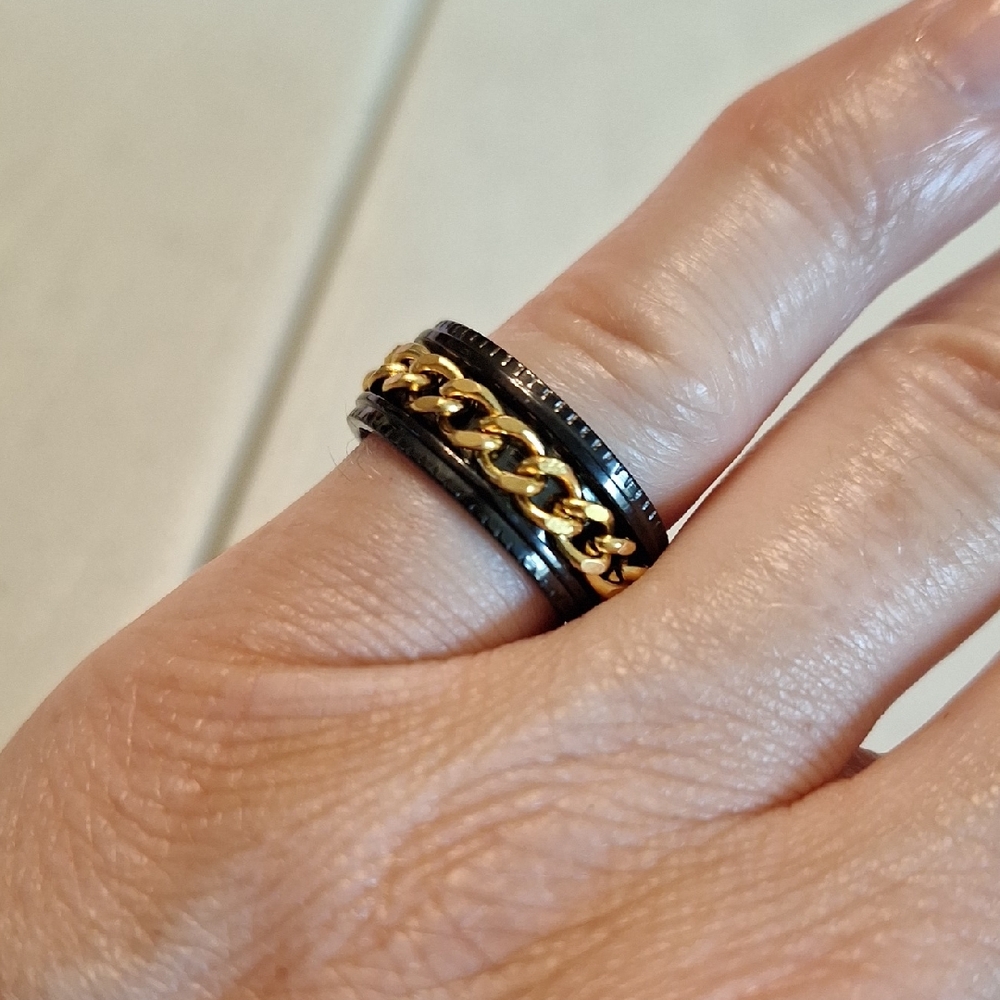 Fidget Black Ring With Gold Chain